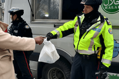 Homeless-Feeding-with-Toronto-Police-Ansaar-Foundation0012